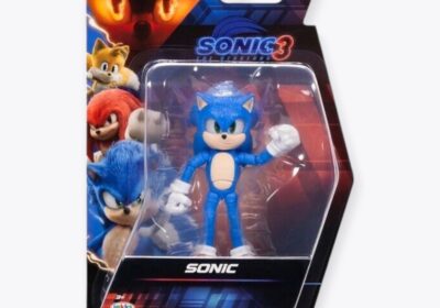 Experience the 2024 Sonic The Hedgehog 3 Movie with a 5" Sonic Figure by Jakks, featuring an iconic blue and white design complete with red shoes and gloves. The packaging showcases vibrant images of other beloved Sonic characters along with the official Sonic 3 logo.